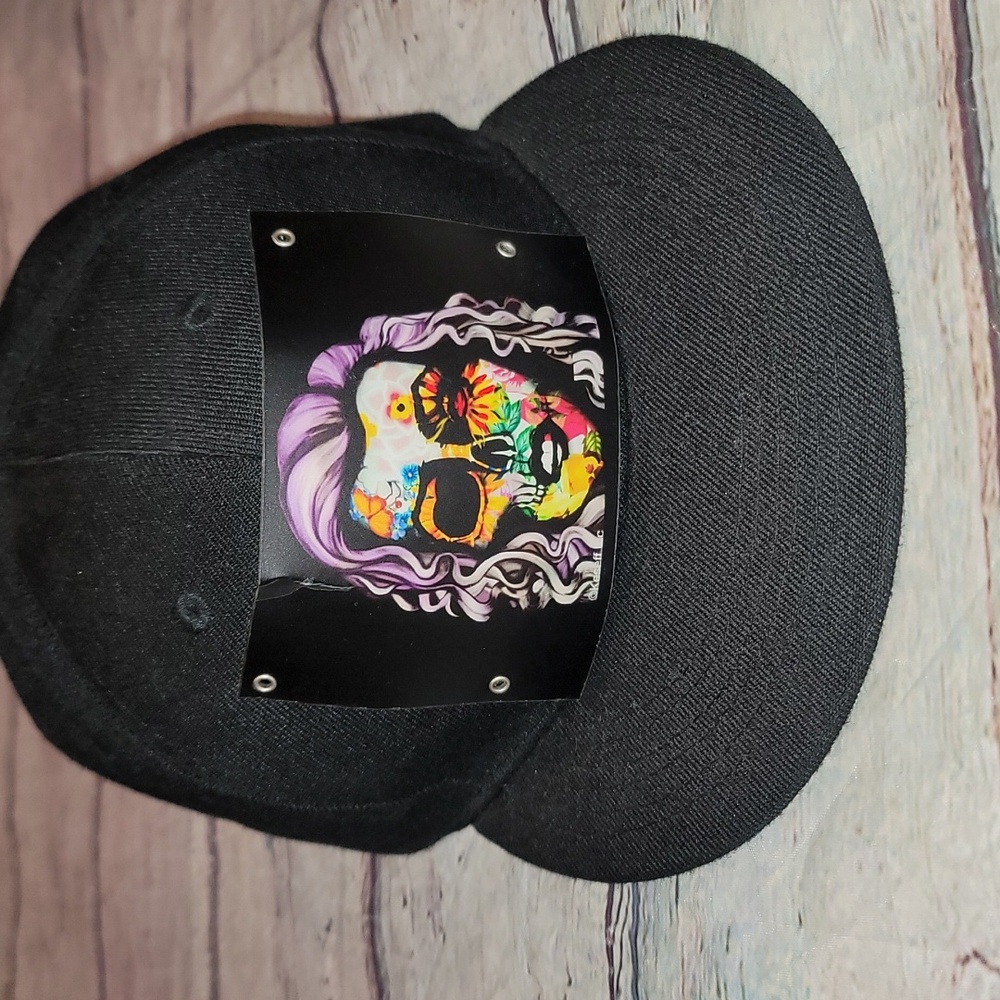Lightuphat never worn